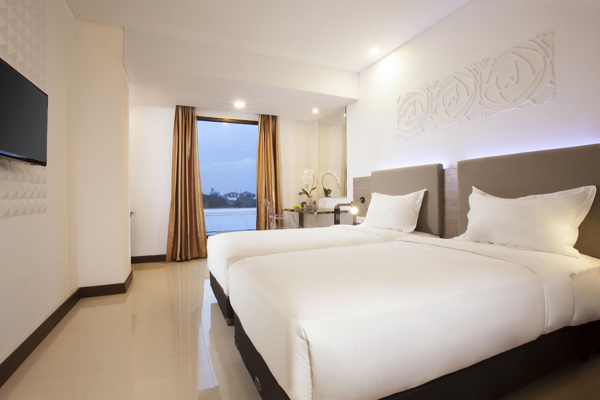 Verse Hotel Cirebon Exteriör bild