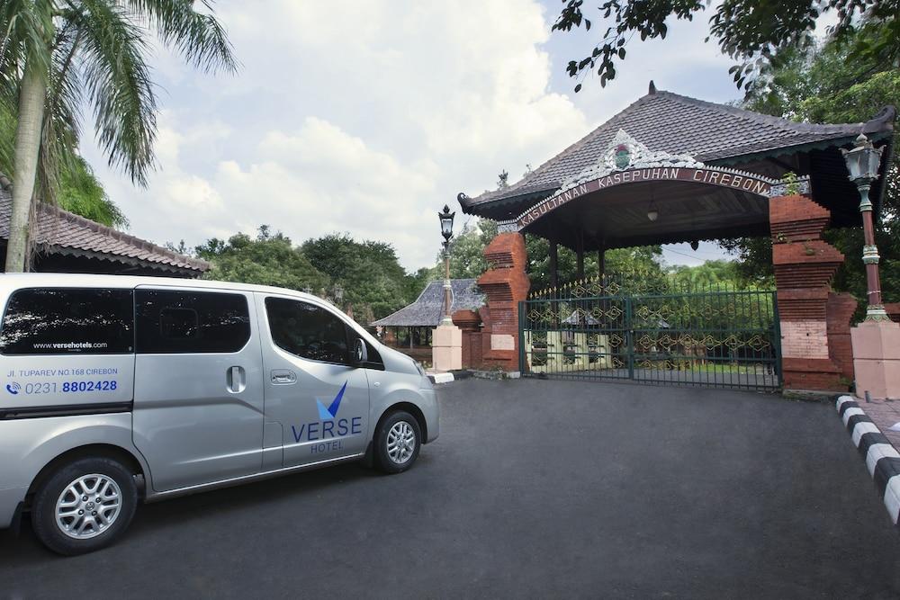 Verse Hotel Cirebon Exteriör bild
