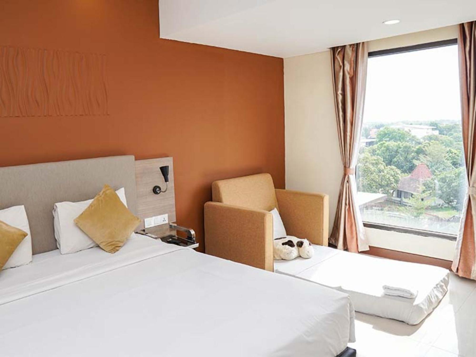 Verse Hotel Cirebon Exteriör bild