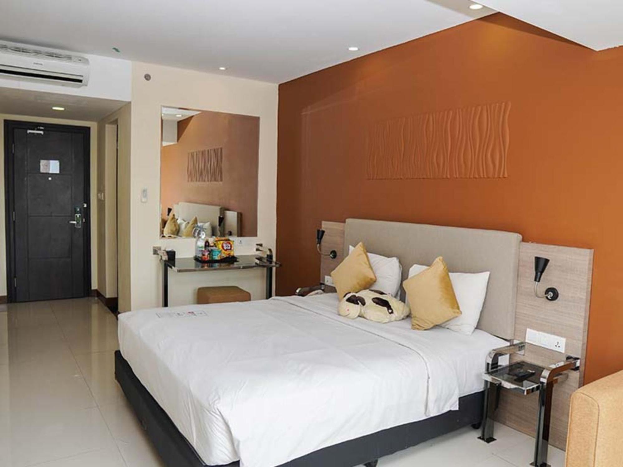 Verse Hotel Cirebon Exteriör bild