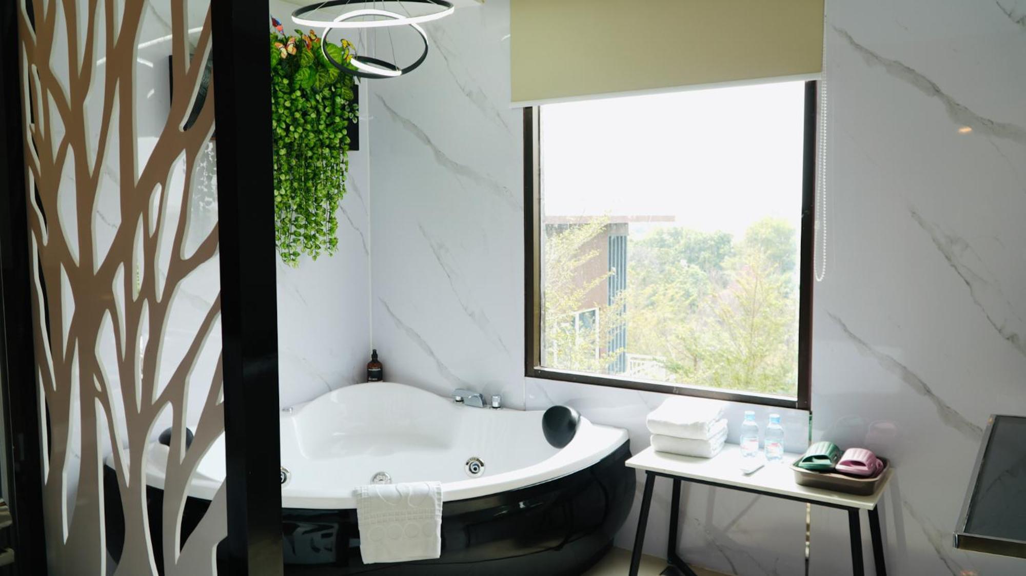 Verse Hotel Cirebon Exteriör bild