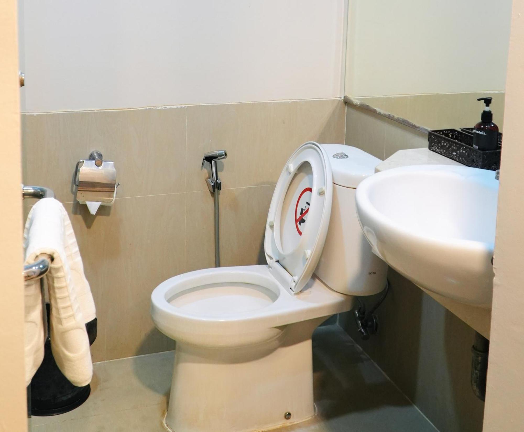 Verse Hotel Cirebon Exteriör bild