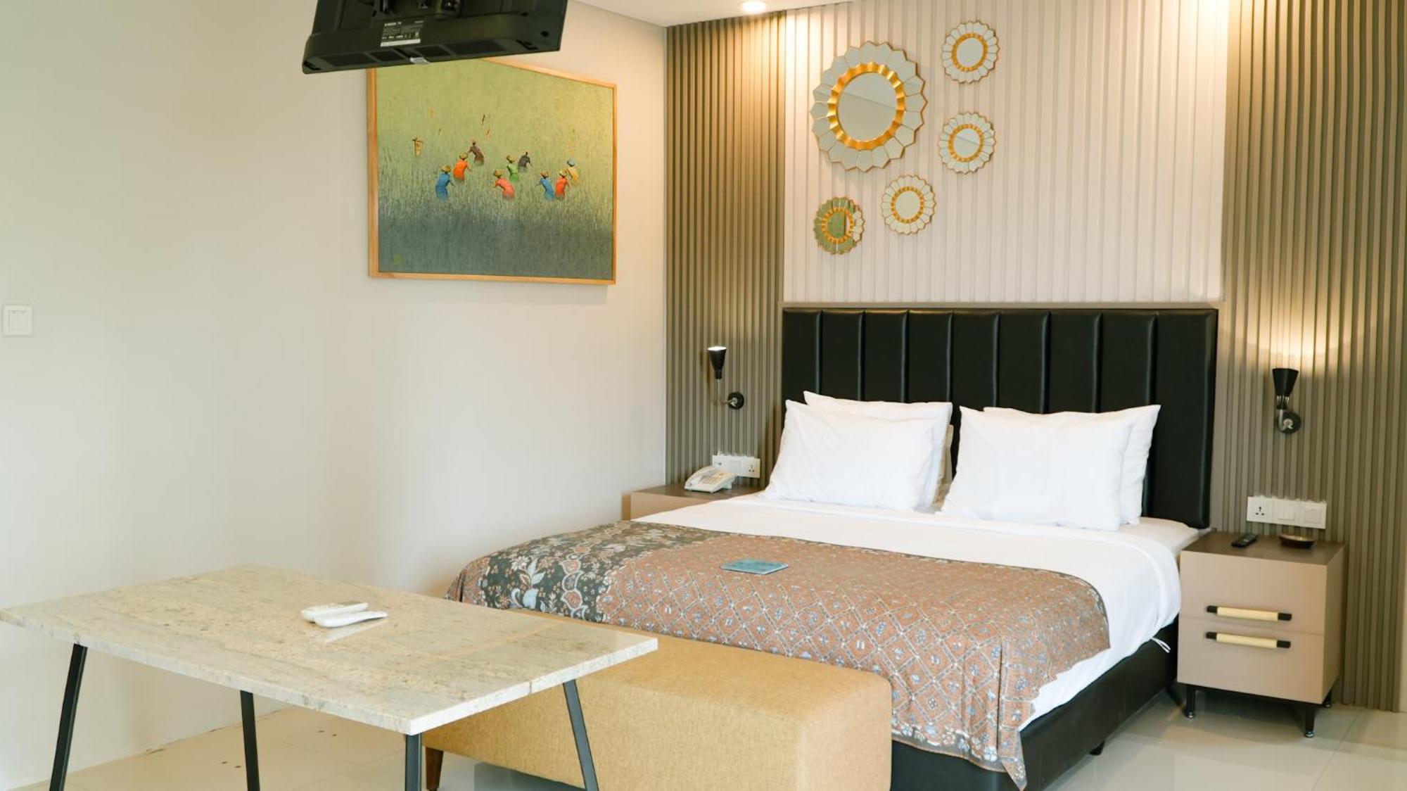 Verse Hotel Cirebon Exteriör bild