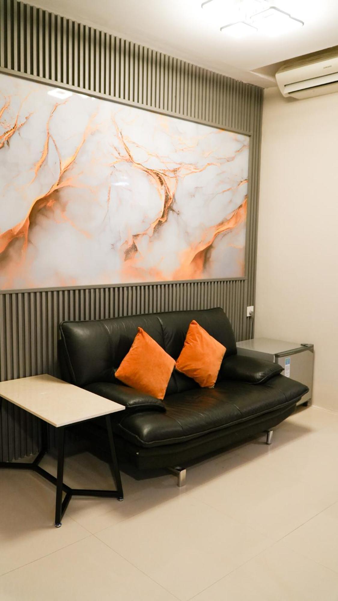 Verse Hotel Cirebon Exteriör bild