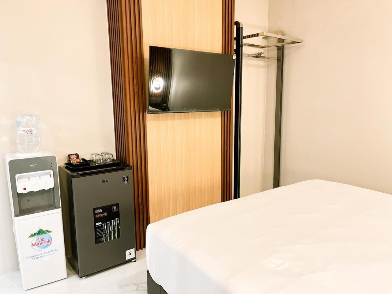 Verse Hotel Cirebon Exteriör bild
