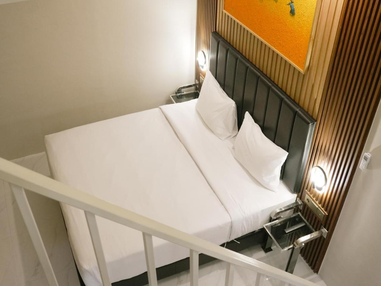 Verse Hotel Cirebon Exteriör bild