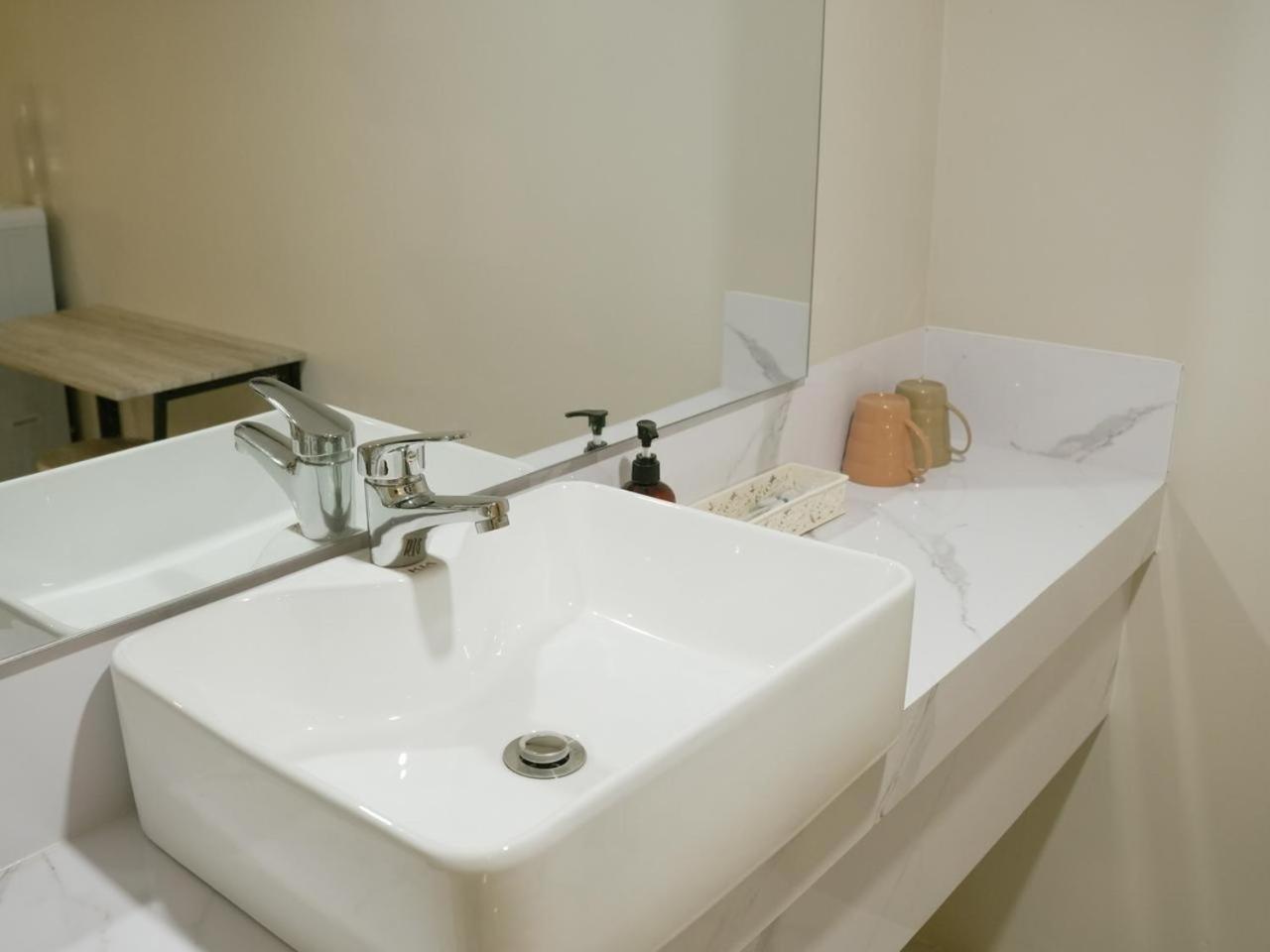 Verse Hotel Cirebon Exteriör bild