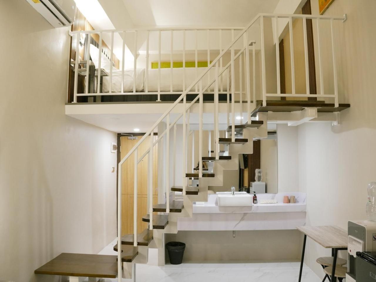 Verse Hotel Cirebon Exteriör bild