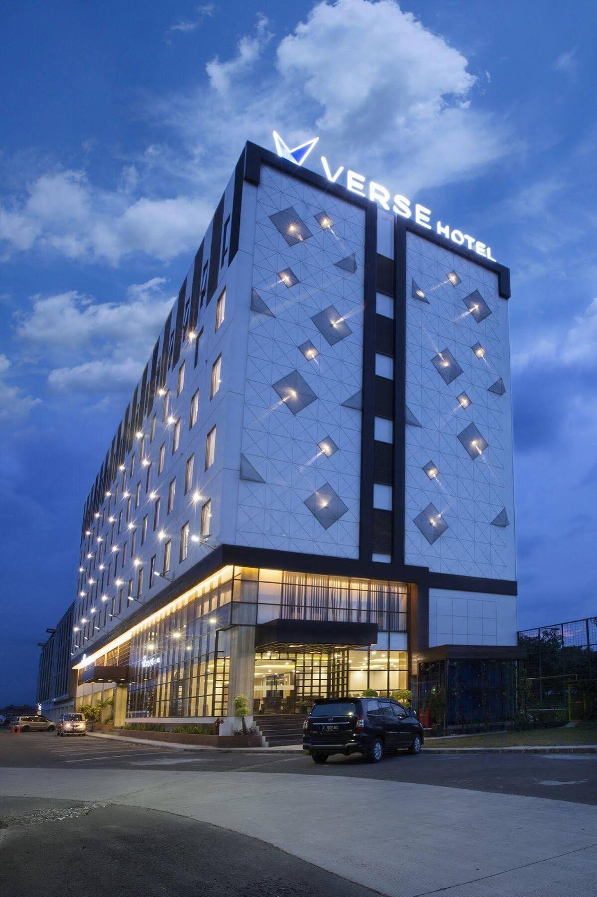 Verse Hotel Cirebon Exteriör bild